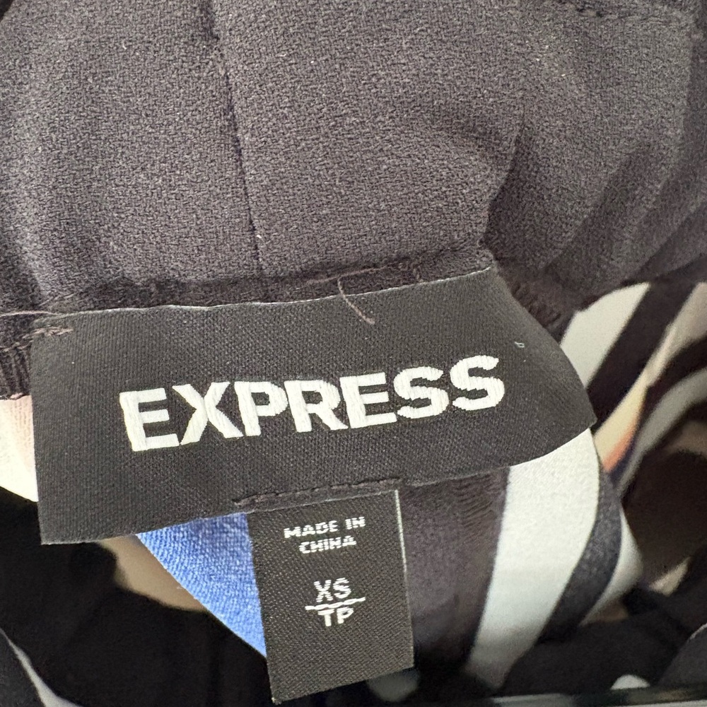Express Striped Skirt with Tie Belt and Pockets - Picture 4 of 4